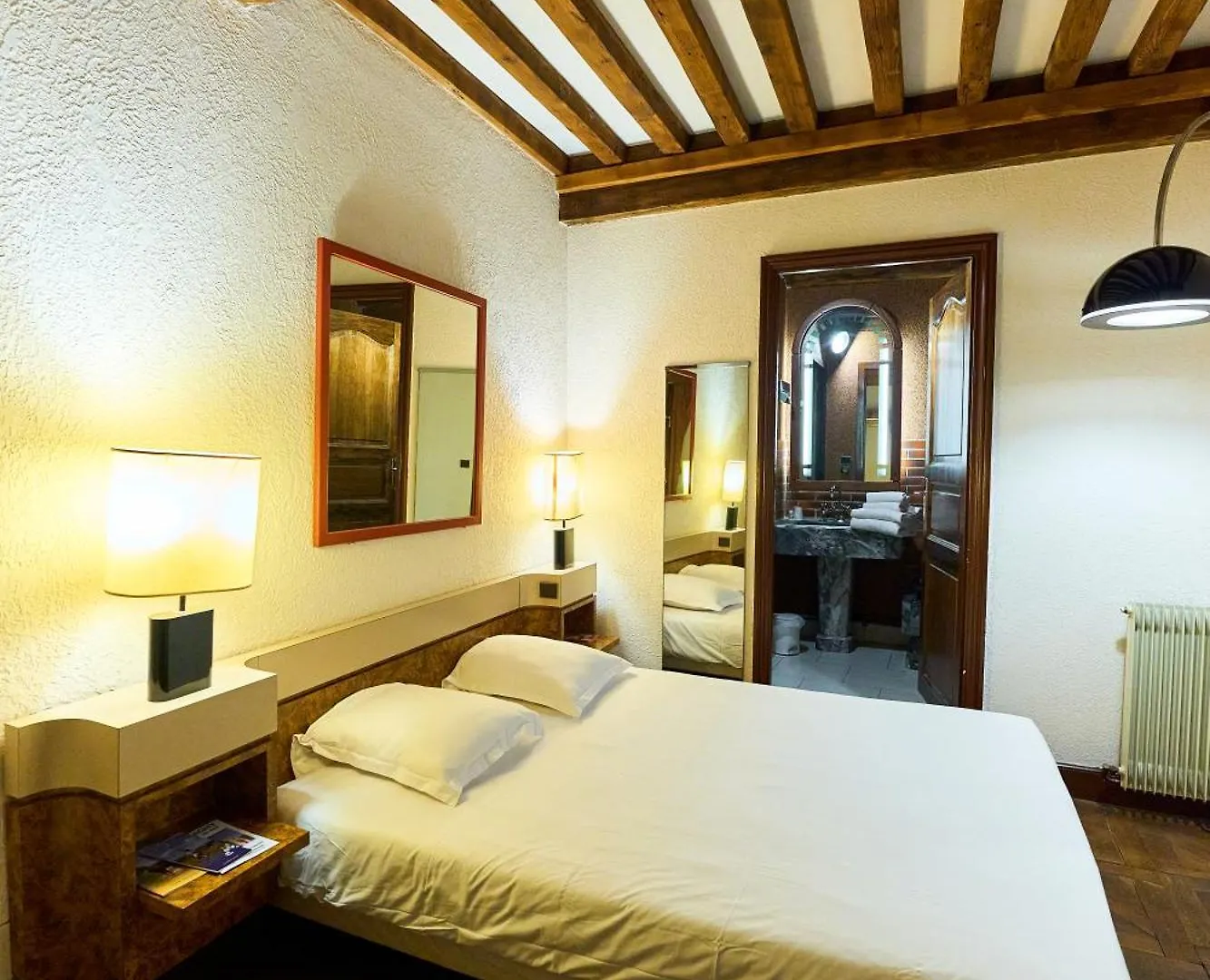 ***  Aux Prisons De Montagny Bed & Breakfast France