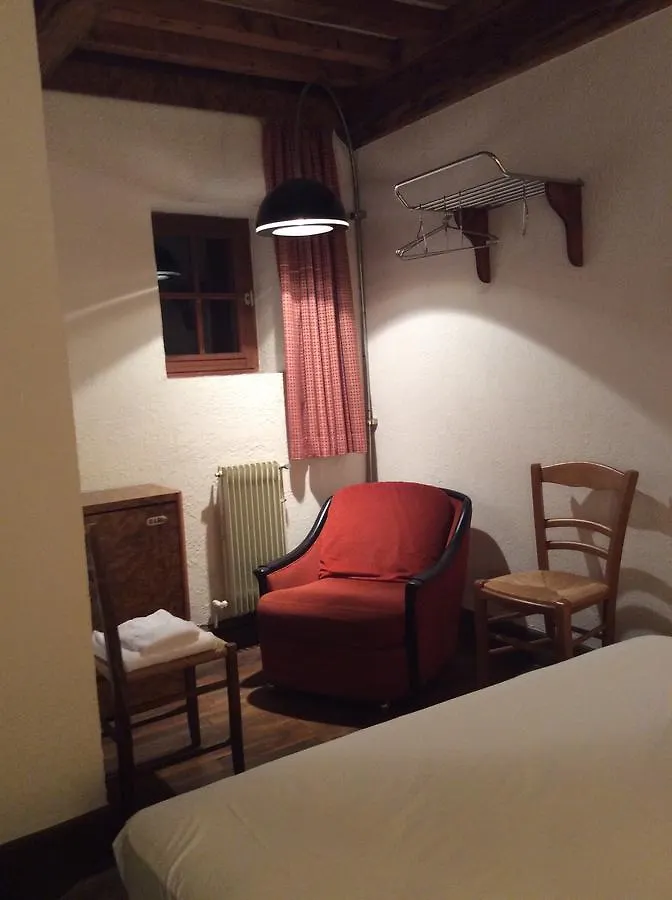 Aux Prisons De Montagny Bed and Breakfast Montagny