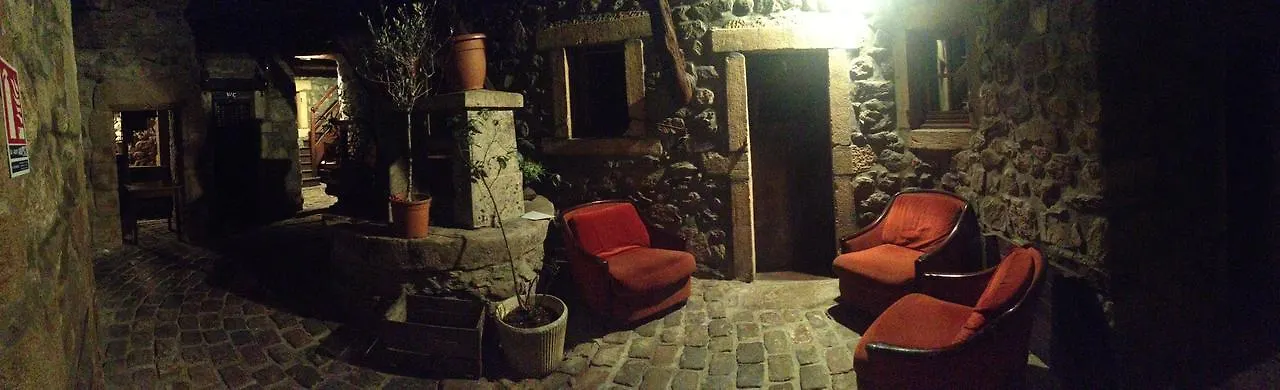Aux Prisons De Montagny Bed and Breakfast Montagny
