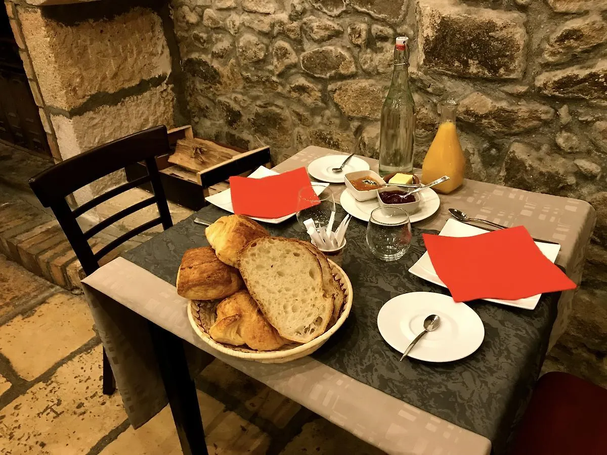 Aux Prisons De Montagny Bed & Breakfast
